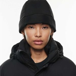 Aritzia TNA Superpuff Beanie